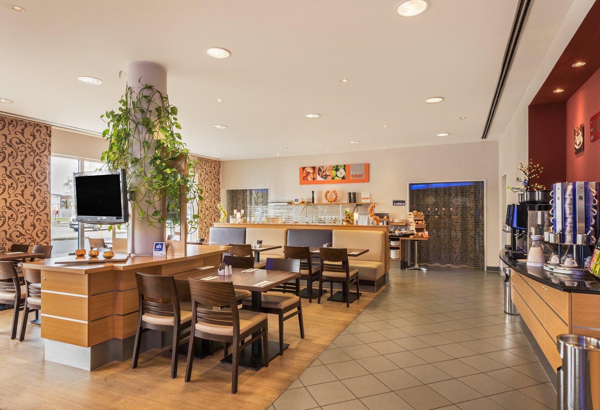 Holiday Inn Express Cologne Muelheim, An Ihg Hotel Exterior photo